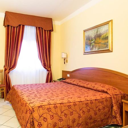 Hotel Ristorante Paladini カリージオ エクステリア 写真
