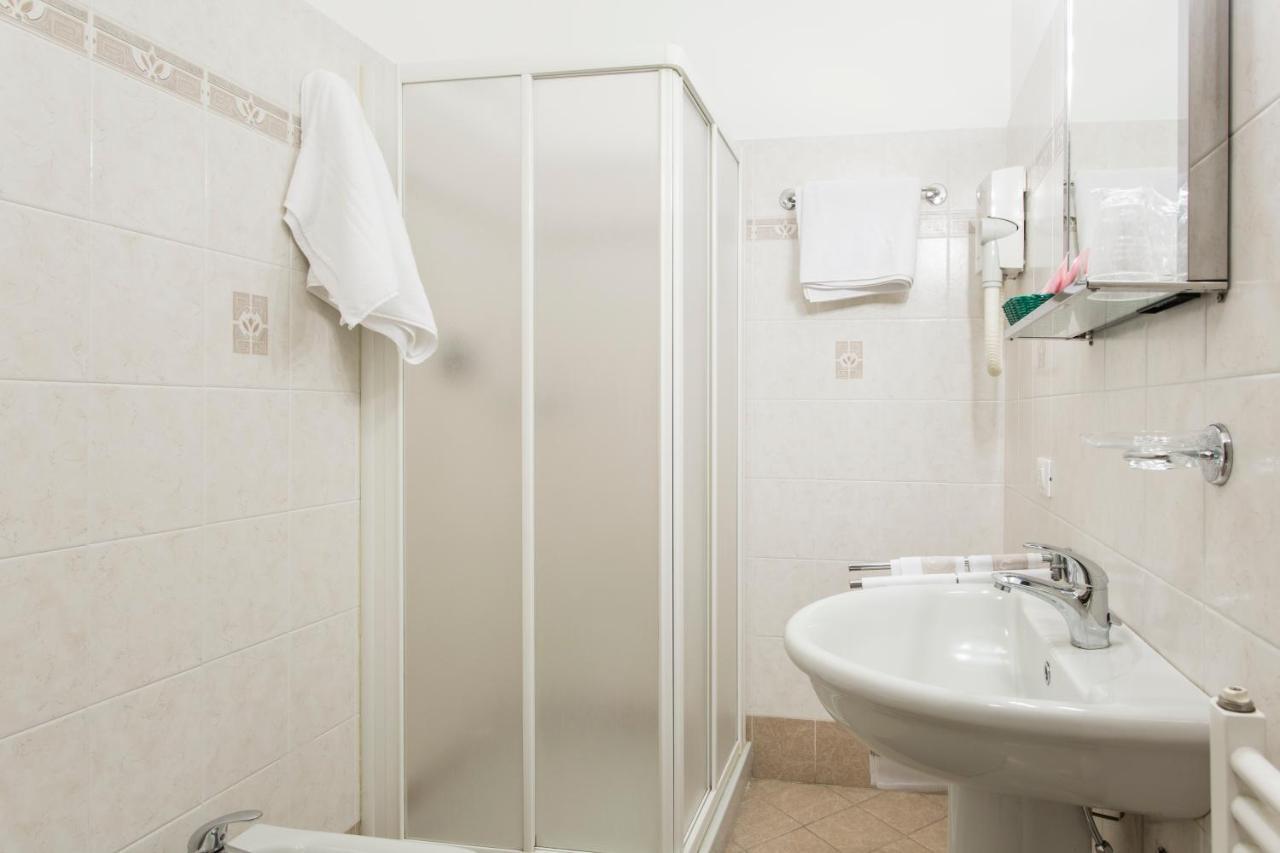 Hotel Ristorante Paladini カリージオ エクステリア 写真