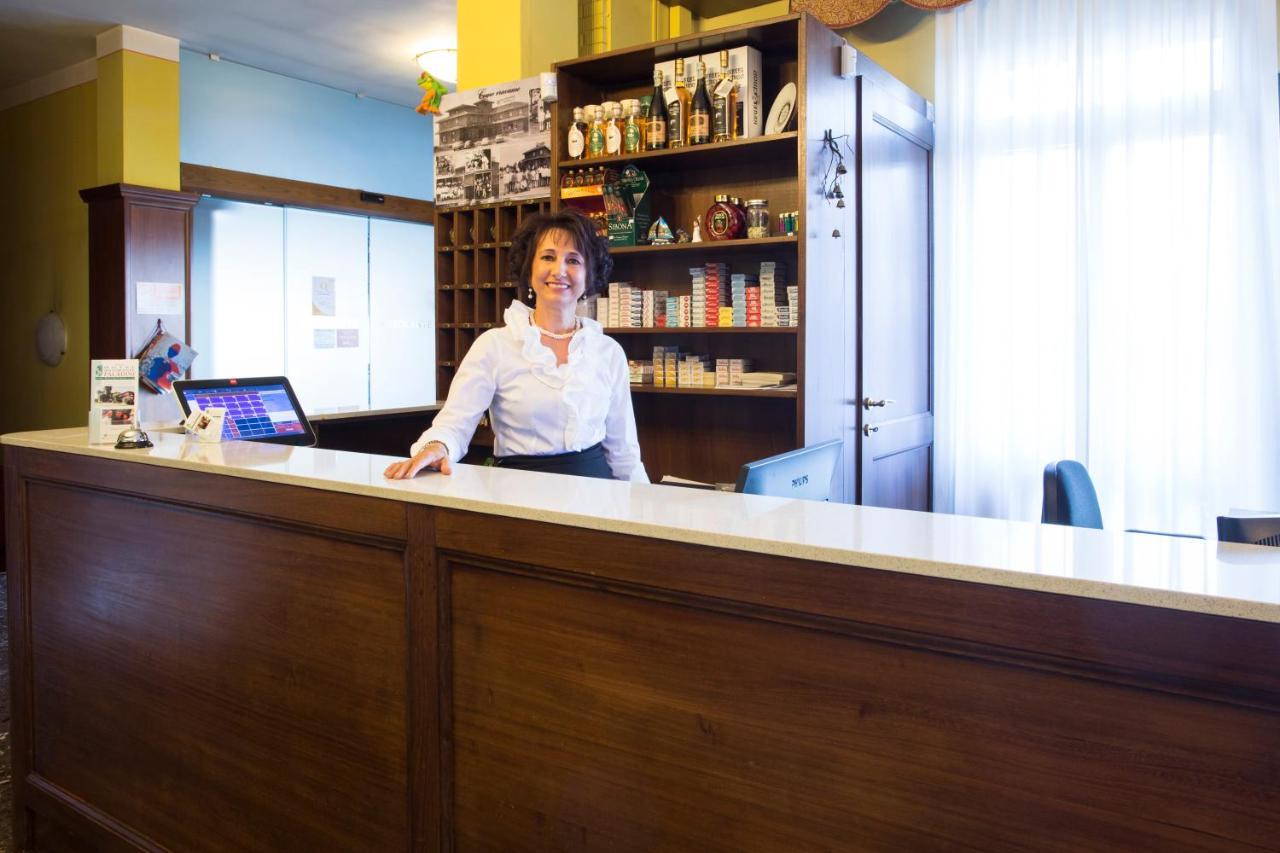 Hotel Ristorante Paladini カリージオ エクステリア 写真